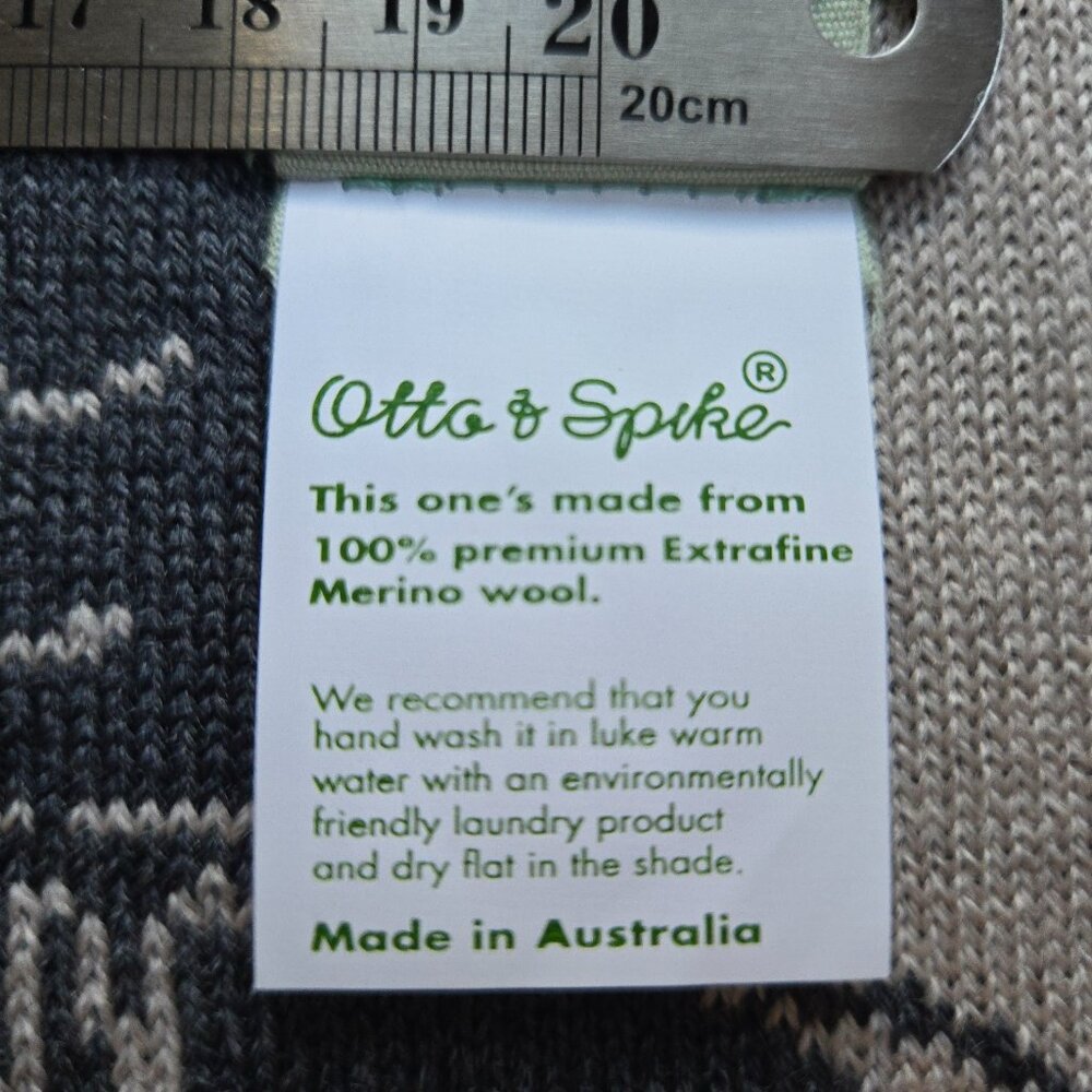 NWT Otto & Spike Merino Scarf Wool Knit Cockatoo Parrot Bird Charcoal GREY - Picture 8 of 12